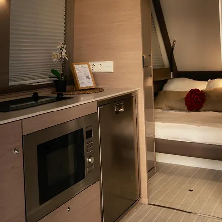 Båthotell Luxury Catamaran In Marina *